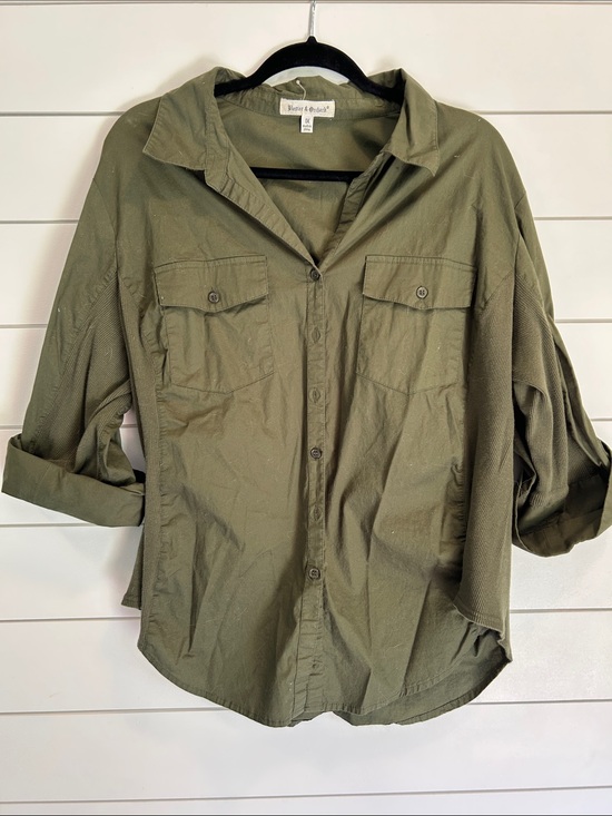 Hester & Orchard Tops - Olive Button-Down Roll-Sleeve Shirt - Women